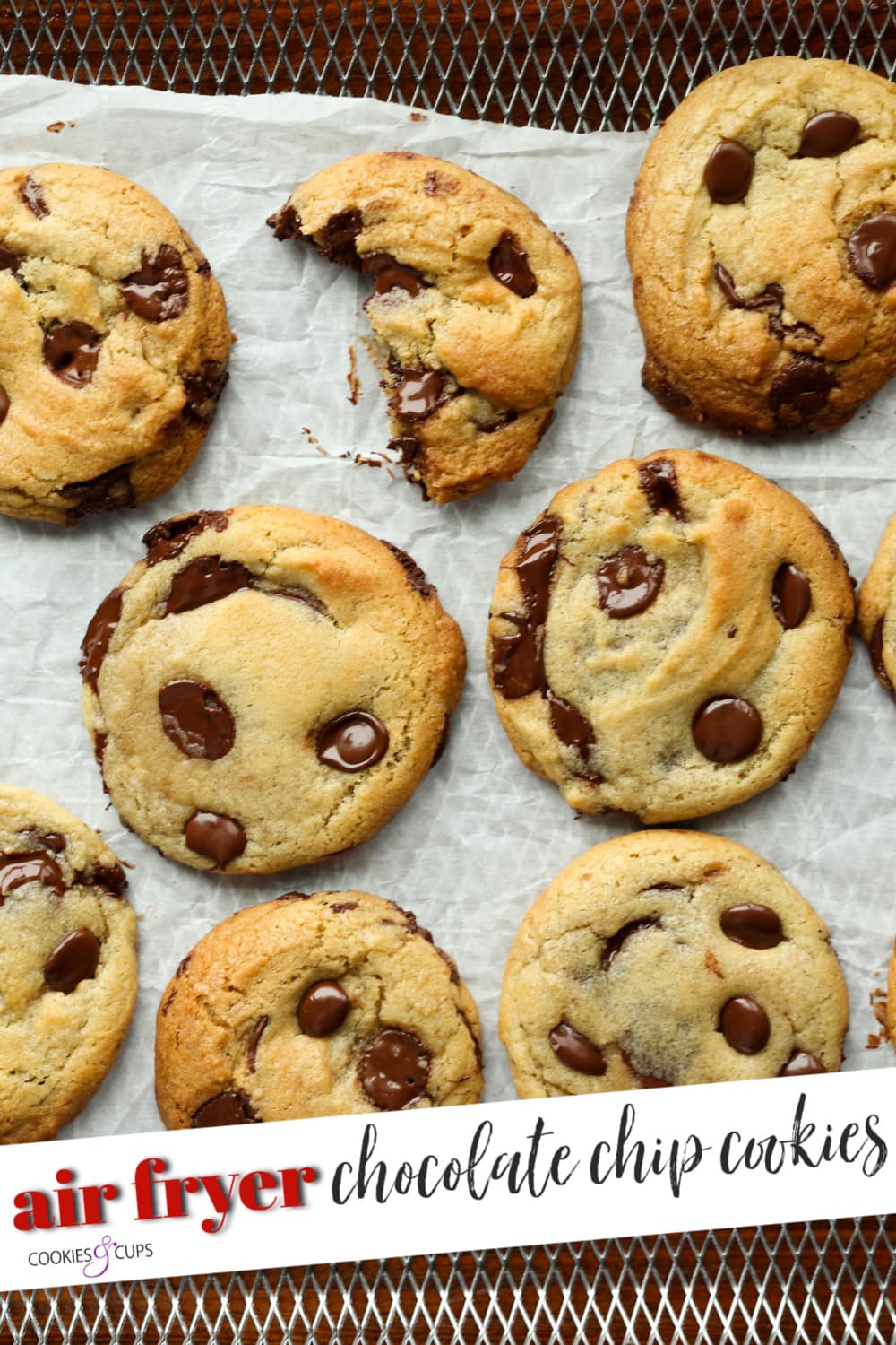 Imagen de Pinterest de galletas con chispas de chocolate Air Fryer