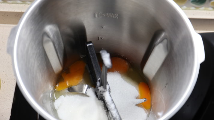 Ponemos los ingredientes y los mezclamos