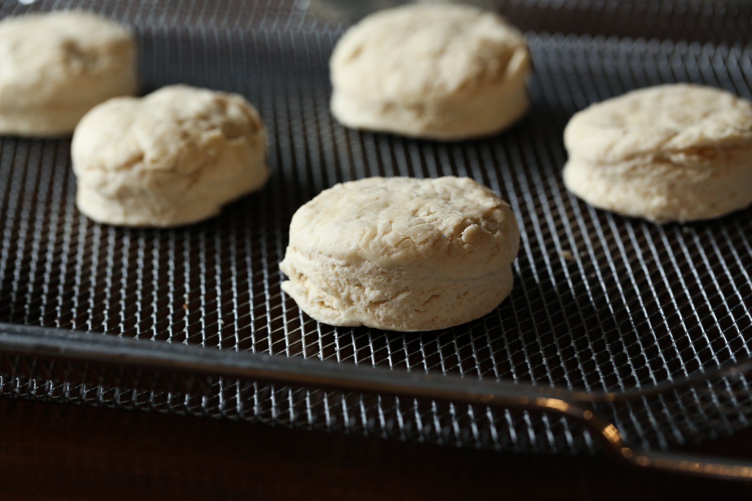 masa de galletas en una freidora de aire