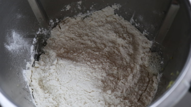 Ponemos los ingredientes y los mezclamos