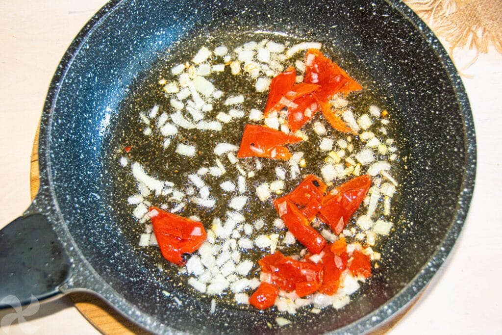 Pimientos rellenos de paté de salmón con mejillones