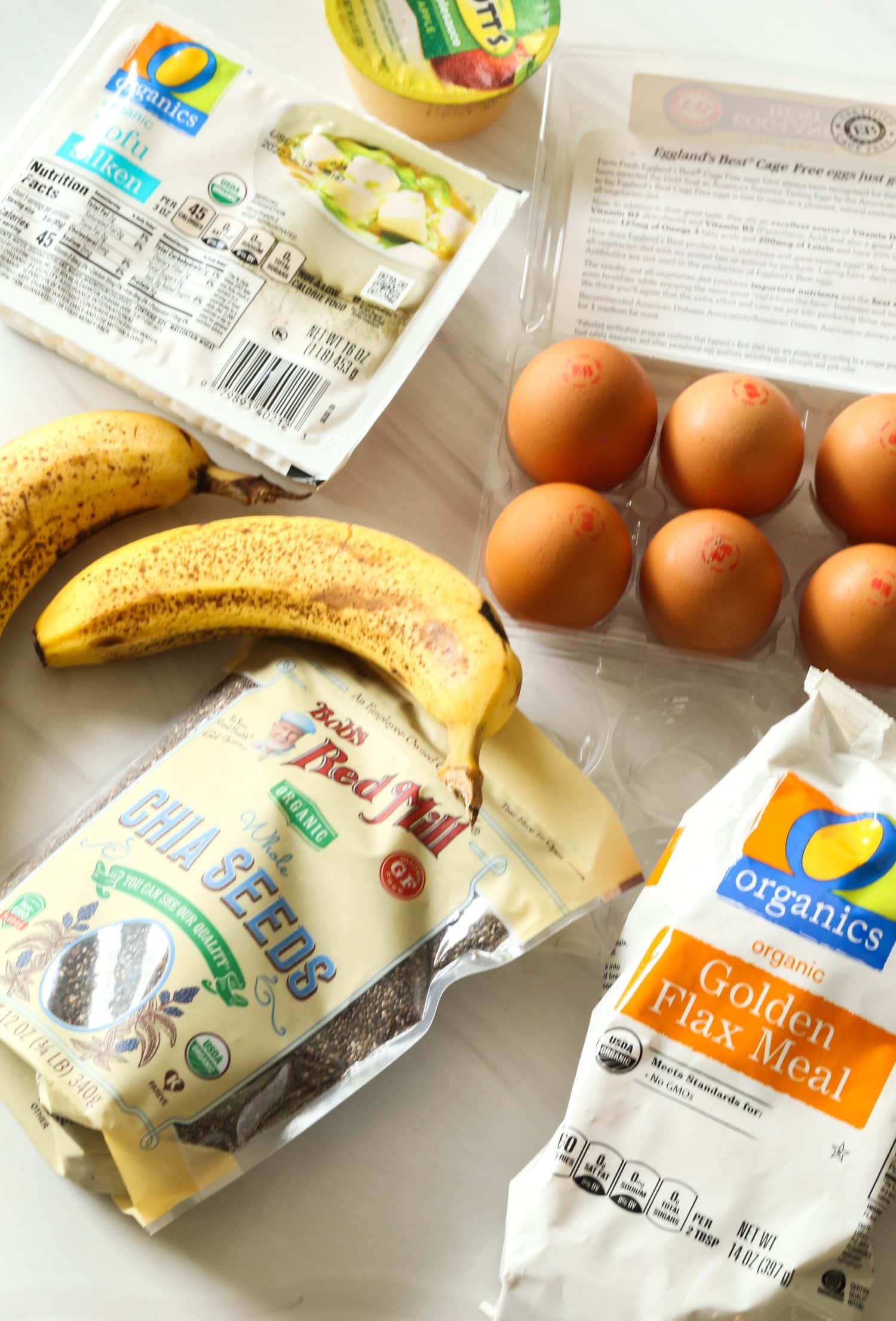 huevos, plátanos, tofu, harina de lino, semillas de chía