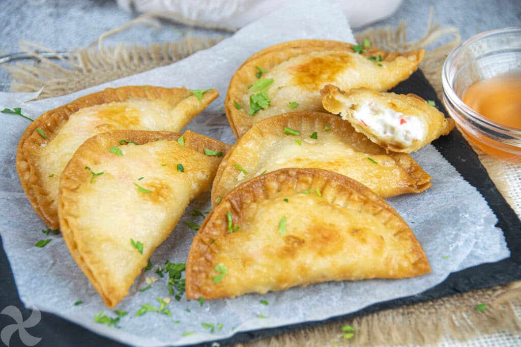Empanadillas tipo Wrotons con surimi y queso