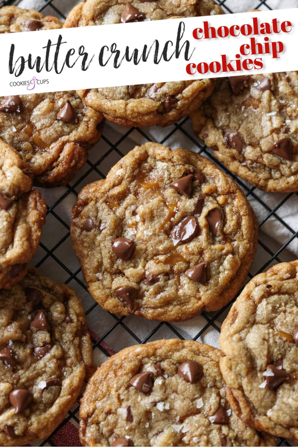 Imagen de pinterest de galletas de chispas de chocolate crujientes con mantequilla salada