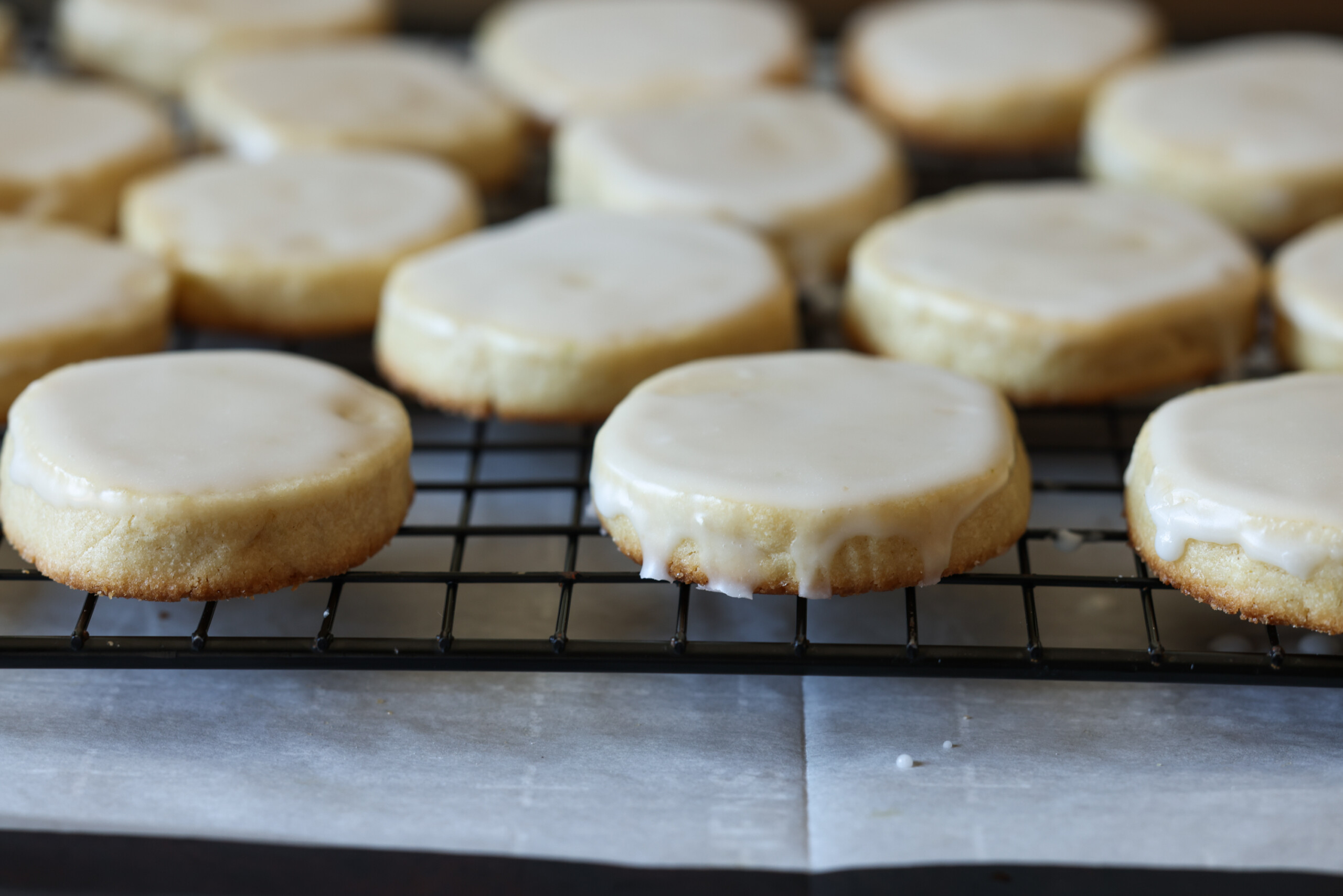 galletas de mantequilla bañadas en glaseado
