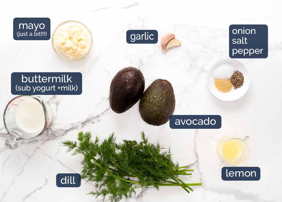 Ingredientes en el aderezo ranchero de aguacate