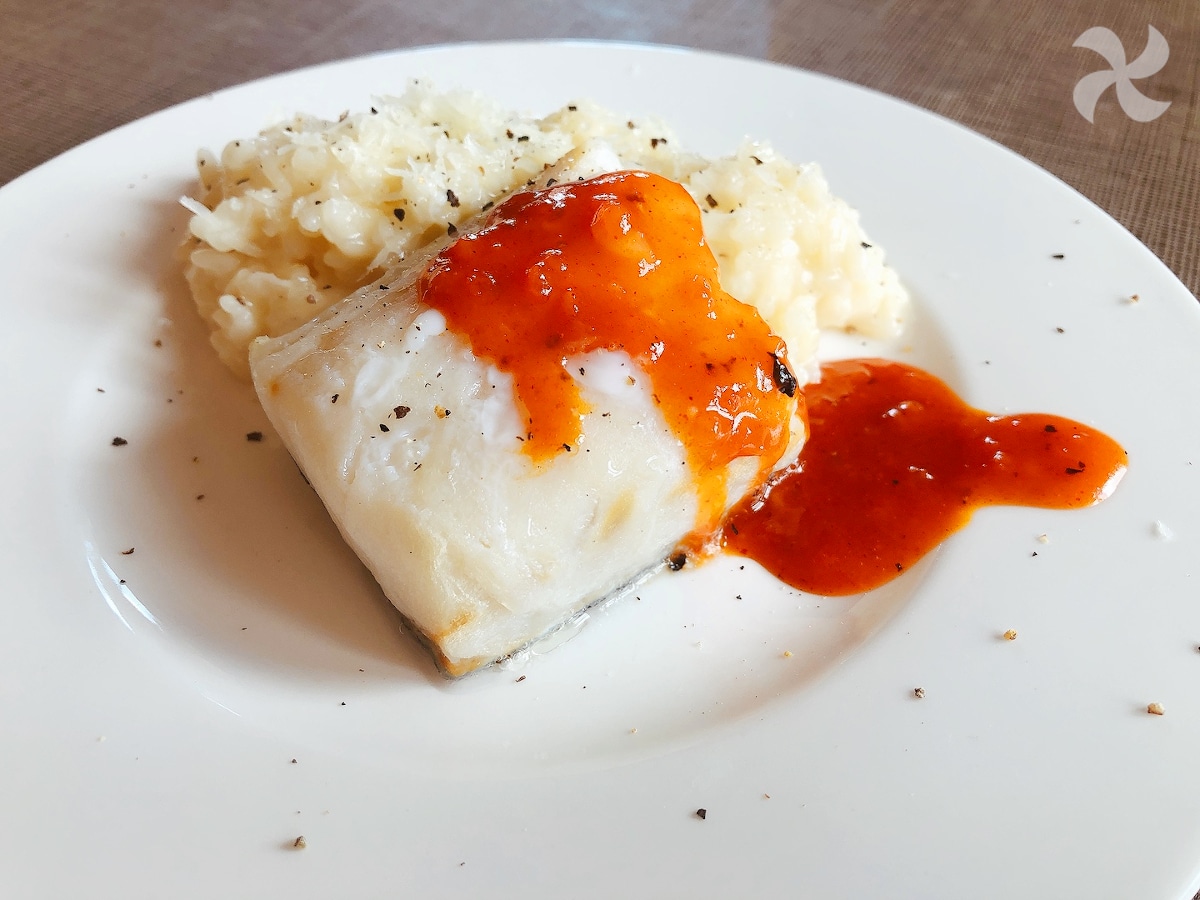 Lomos de bacalao con salsa de sobrasada y miel con arroz cremoso al lim&oacute;n