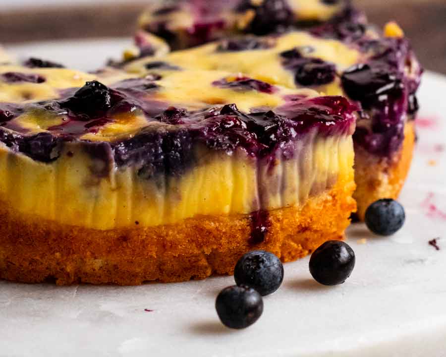 Lado del pastel de crema de arándanos