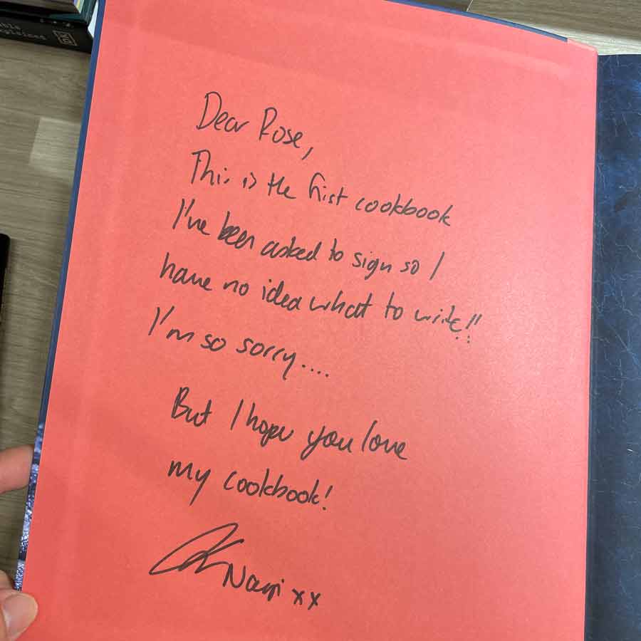Primer libro de cocina que Nagi pidió que firmara