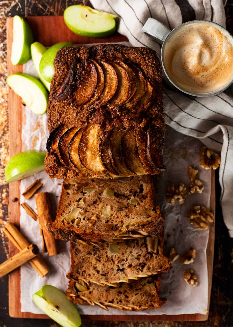 Fotografía aérea de pan de manzana y canela