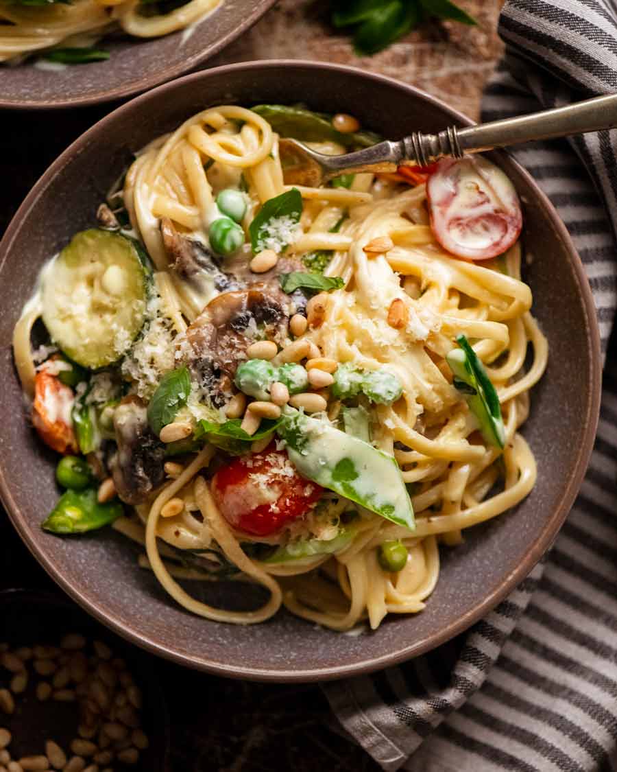 Tazón de Pasta Primavera recién cocinada