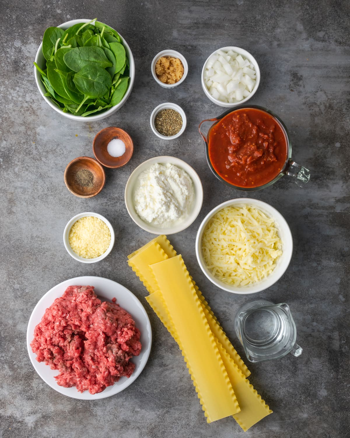 Los ingredientes para una fácil lasaña Instant Pot.