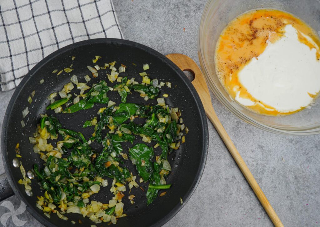 Quiche de salm&oacute;n, espinacas y queso feta