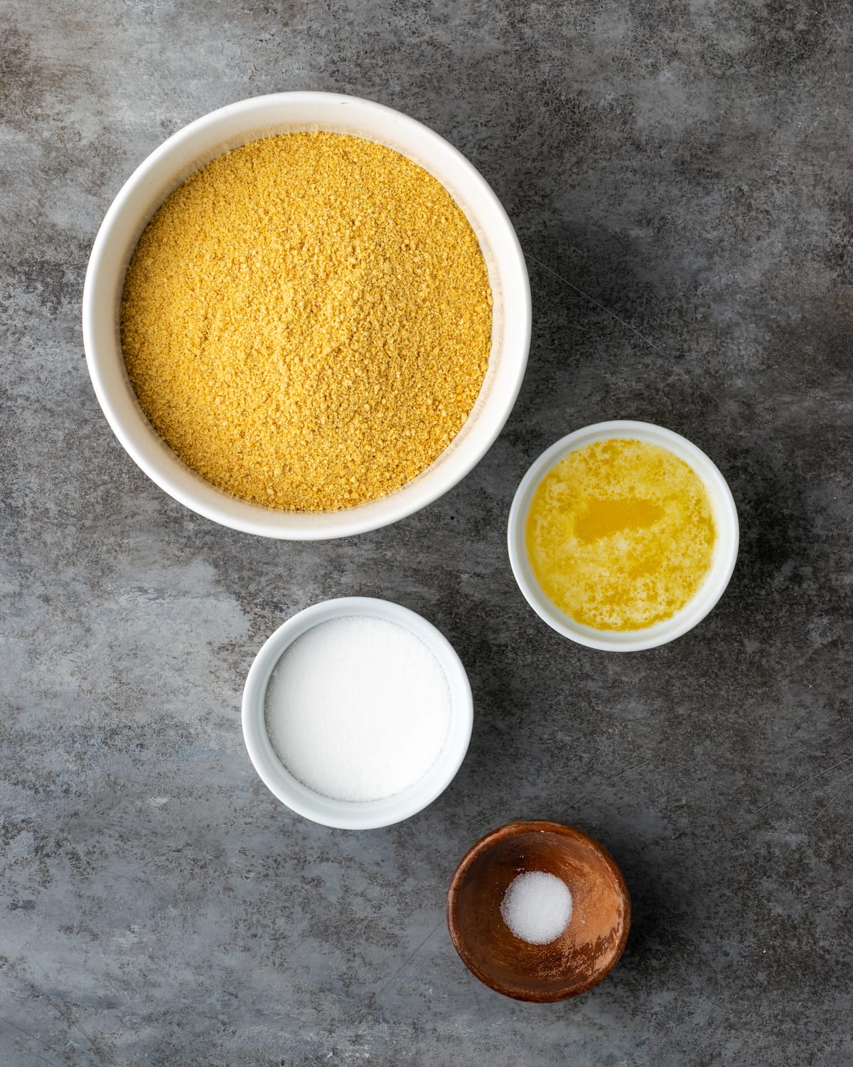 Los ingredientes para la base de galleta graham.