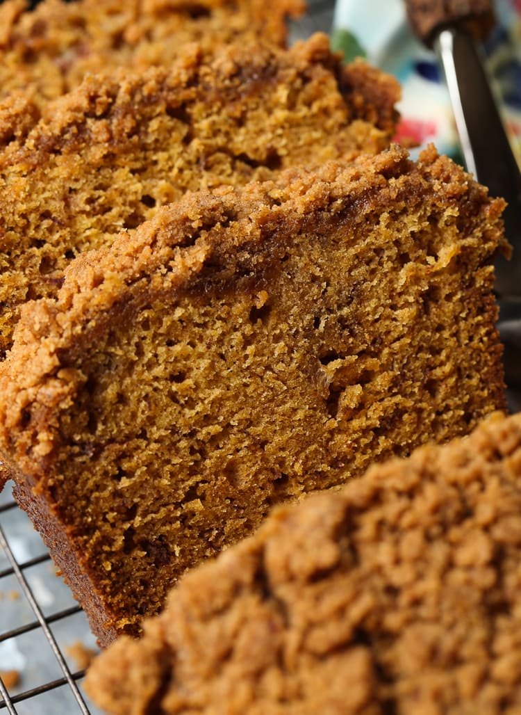 Imagen de Pan de Calabaza y Plátano cortado en rebanadas.