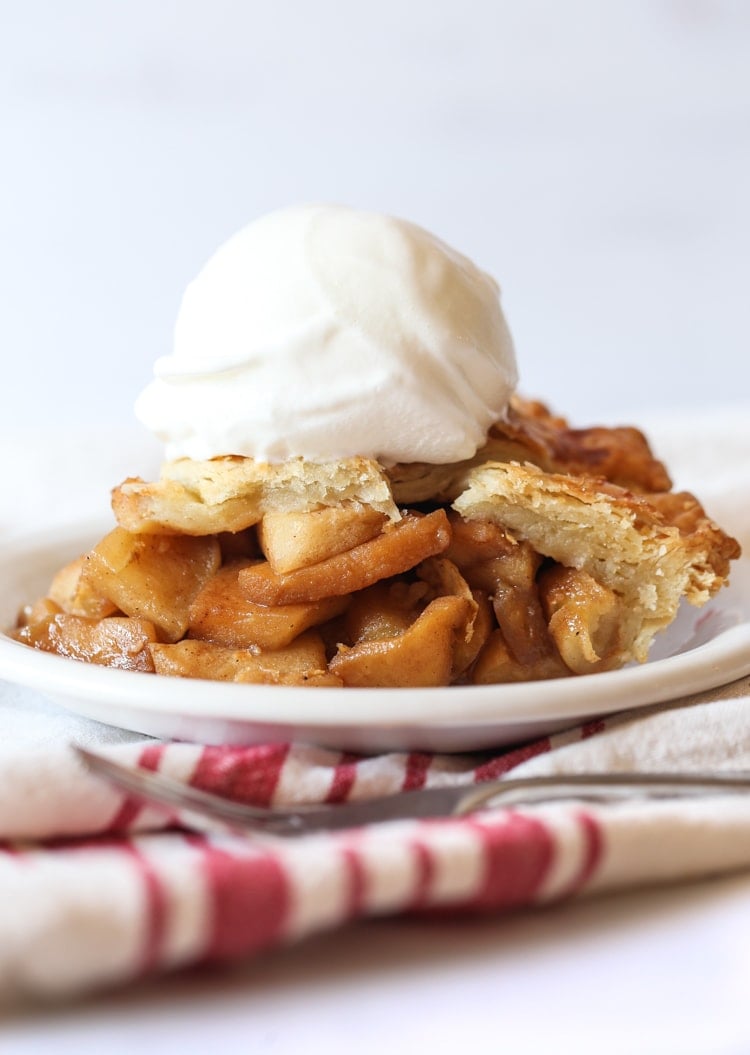 Receta de tarta de manzana cubierta con helado
