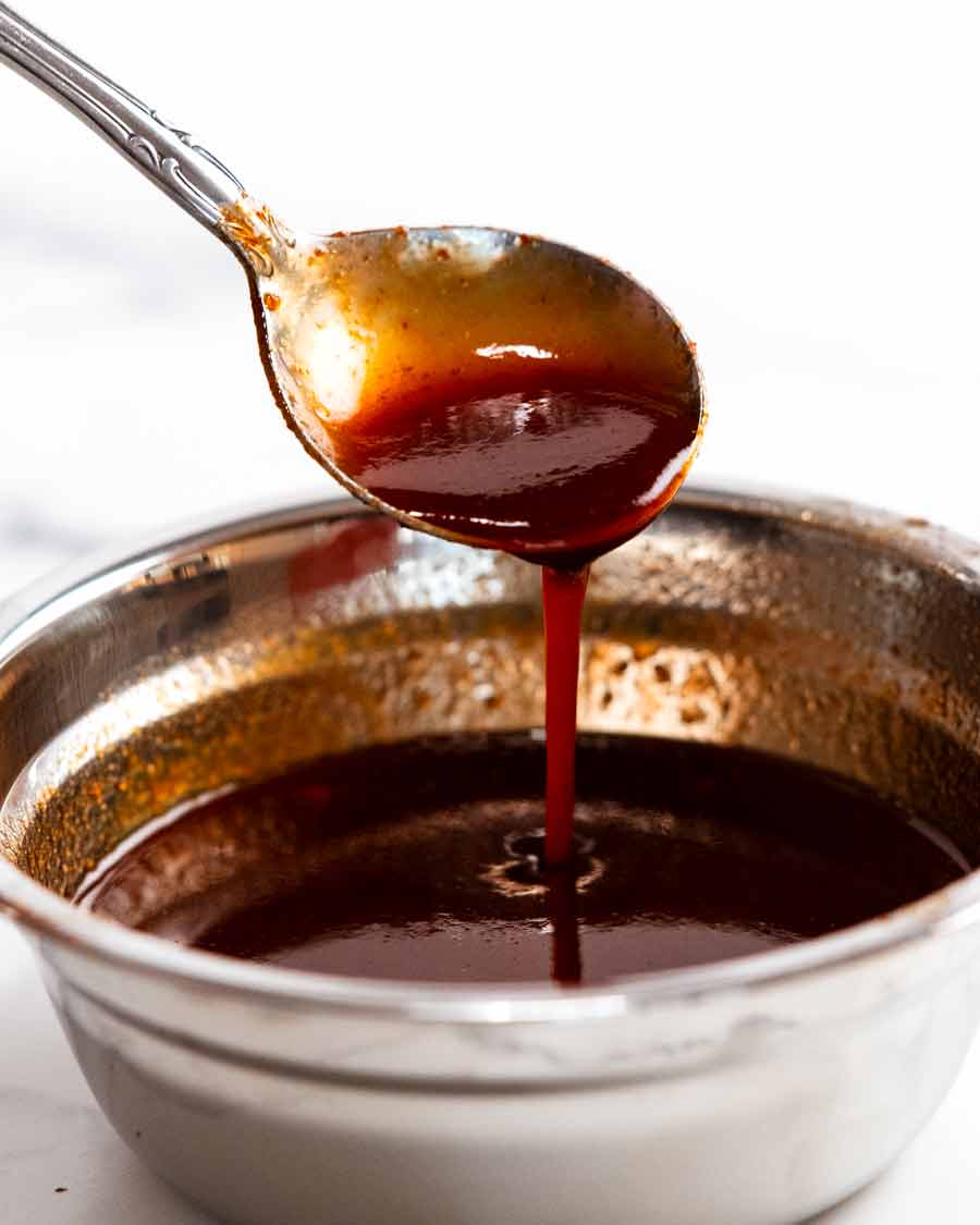 Salsa de ternera petardo en un bol