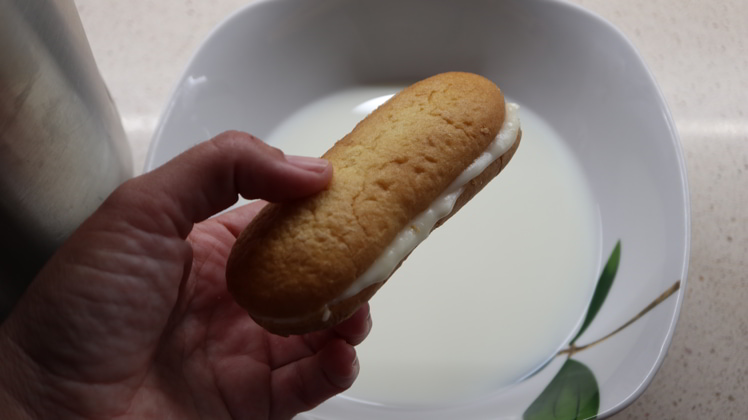 Untar la soletilla con leche