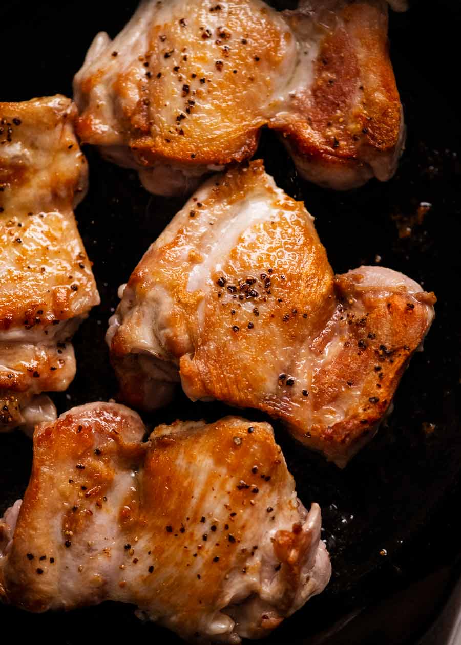 Muslos de pollo dorados a la plancha