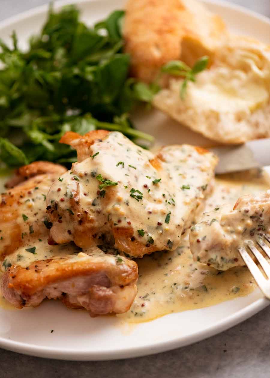 Plato con Pollo con Salsa Cremosa de Mostaza