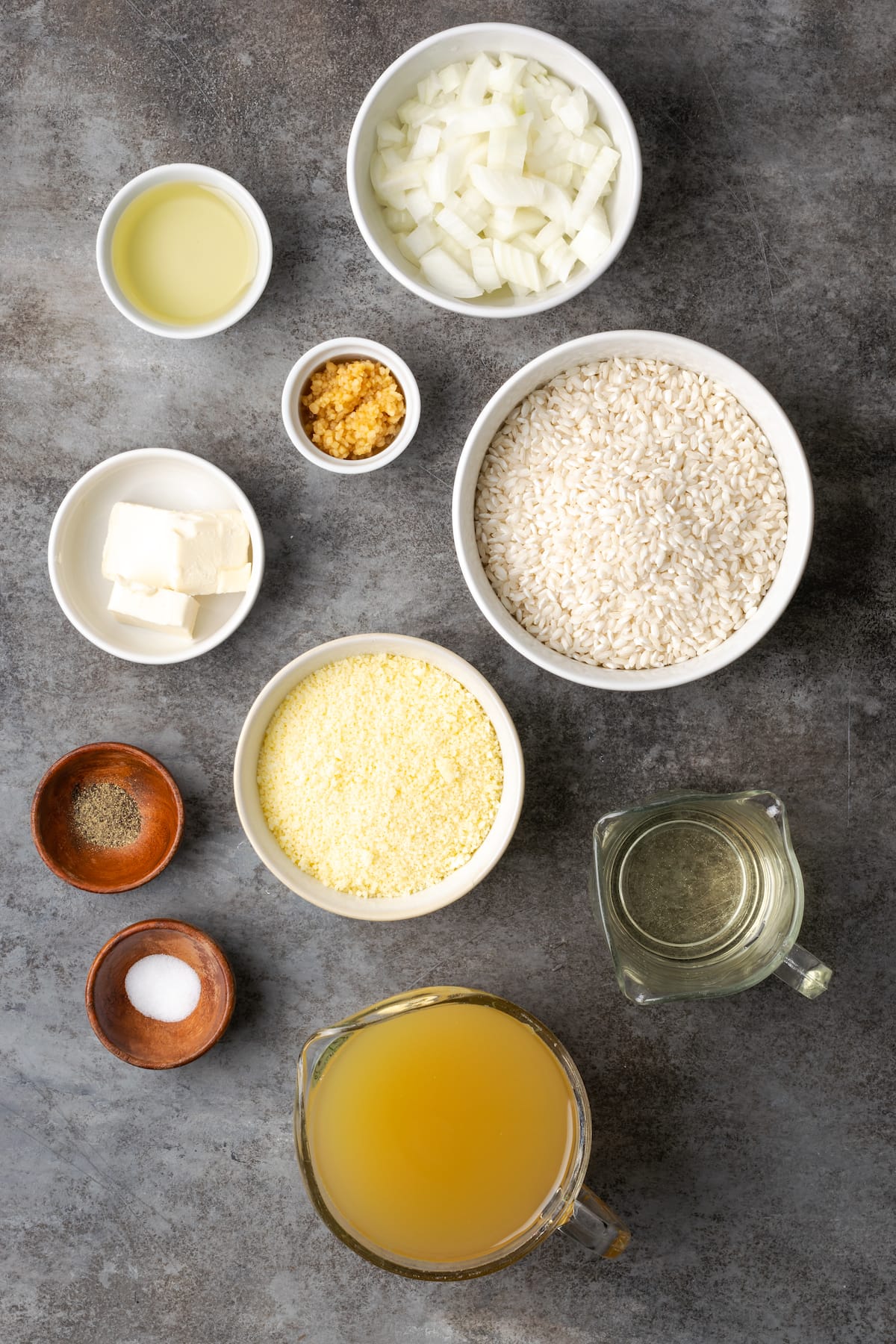 Esta receta de Instant Pot Risotto es un plato principal o guarnición fácil que es tan rico y cremoso como el risotto clásico, ¡y está listo en 30 minutos! Ingredientes para Instant Pot Risotto.