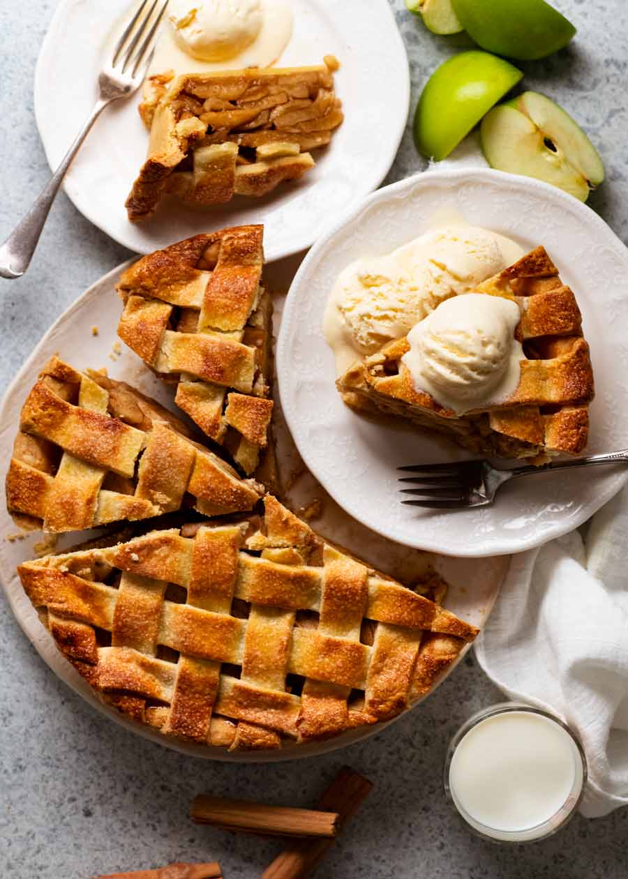 Fotografía aérea de servir pastel de manzana
