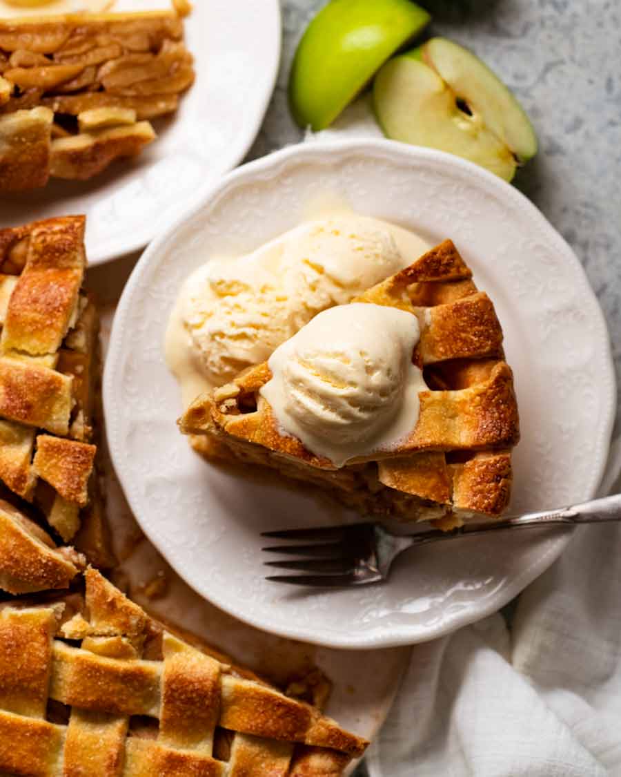 Fotografía aérea de un trozo de tarta de manzana