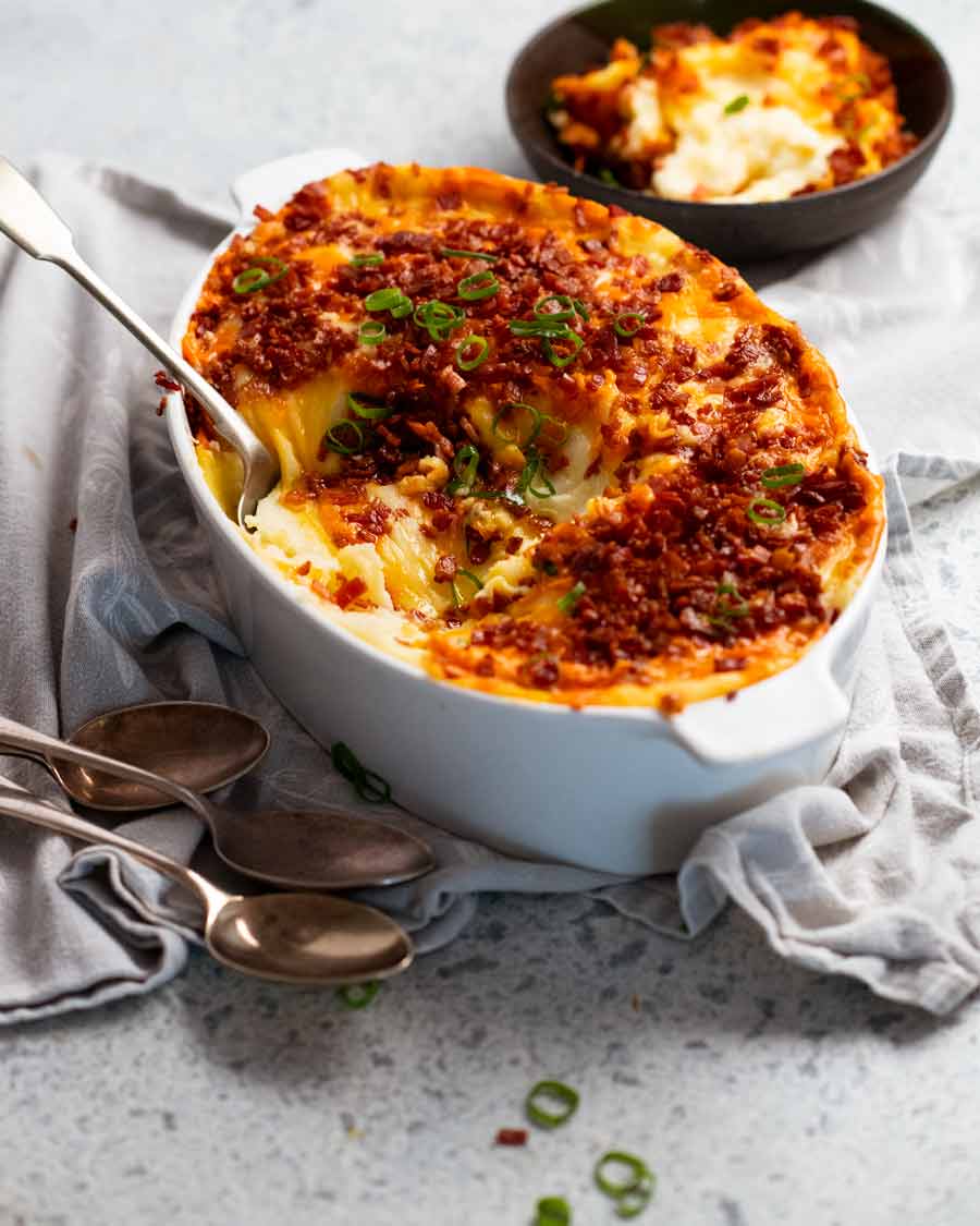 Cacerola grande de puré de patata a la cazuela