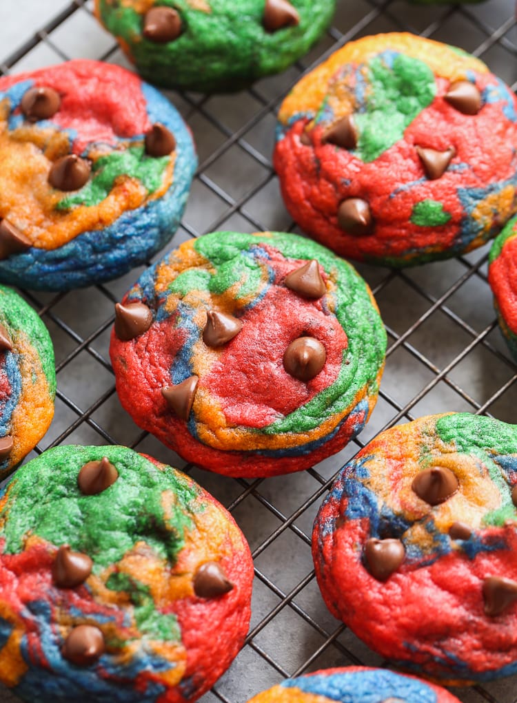 Galletas de chispas de chocolate arcoiris