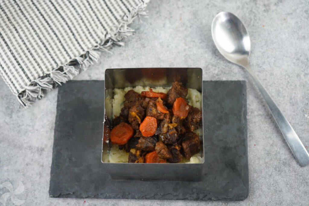 Meloso de ternera y parmentier con mascarpone y albahaca