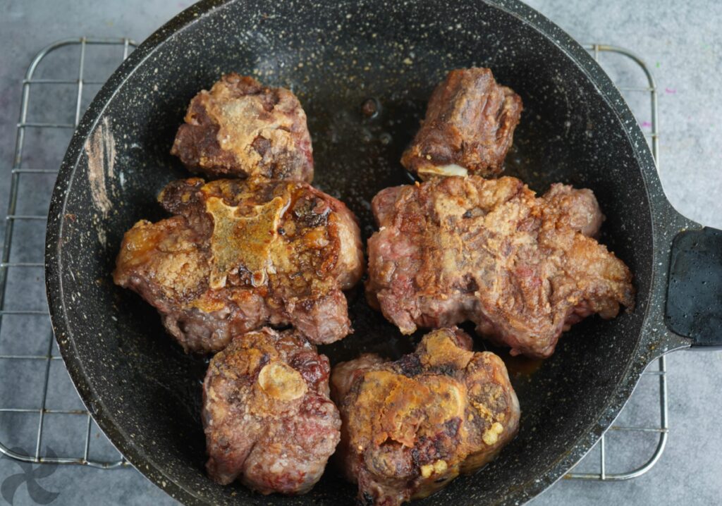 Timbal de rabo de toro con puré de patata y calabaza