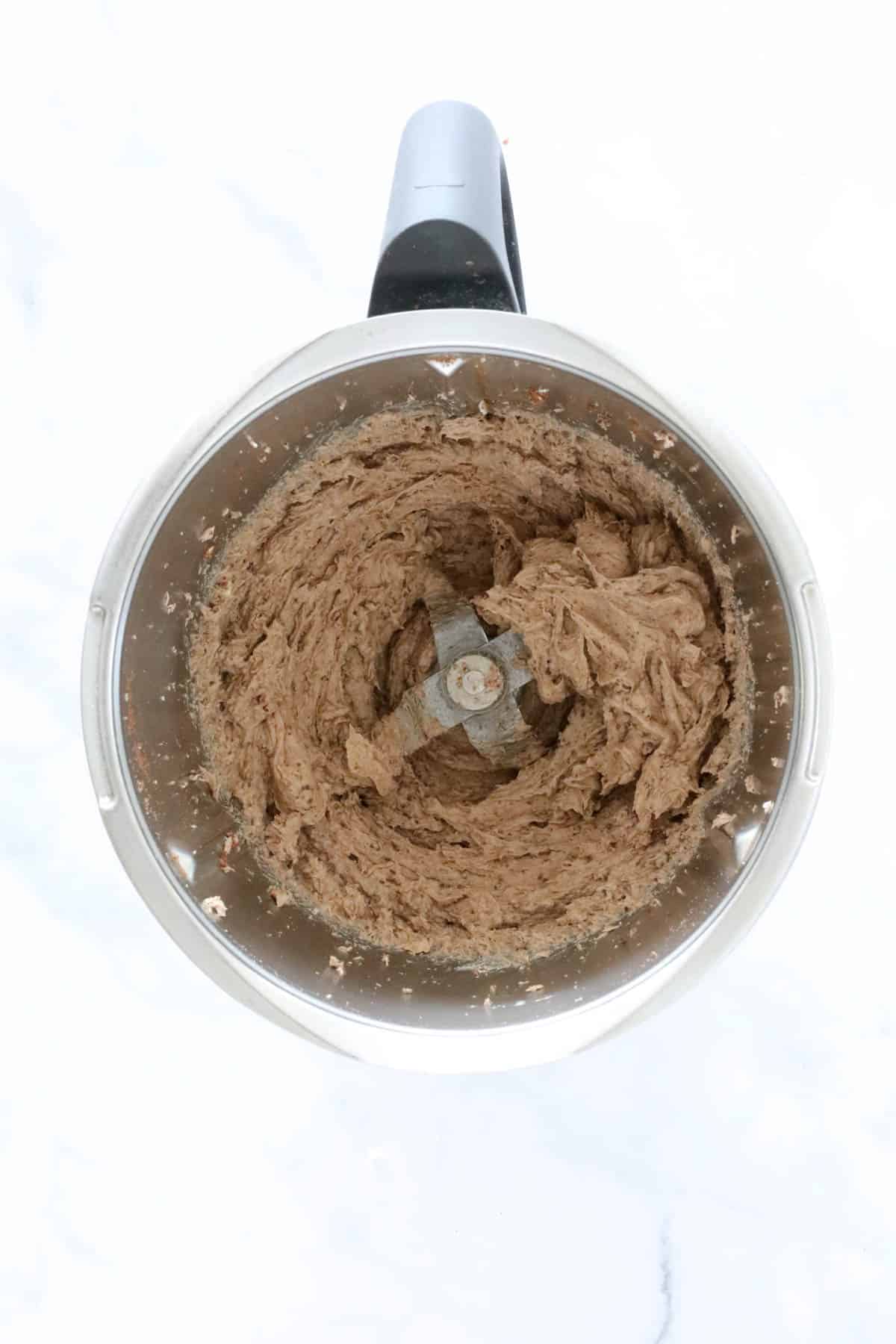Mezcla de bolas de cheesecake en una Thermomix.