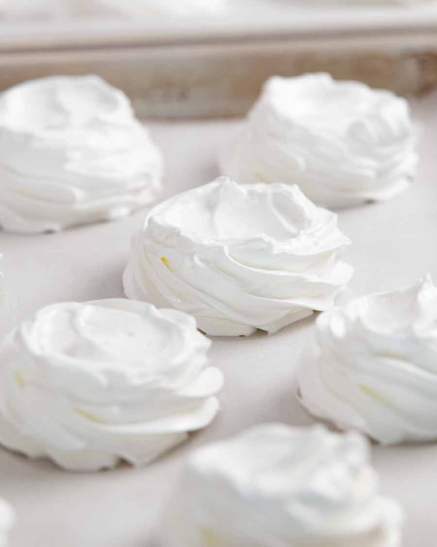 Mini pavlova lista para hornear