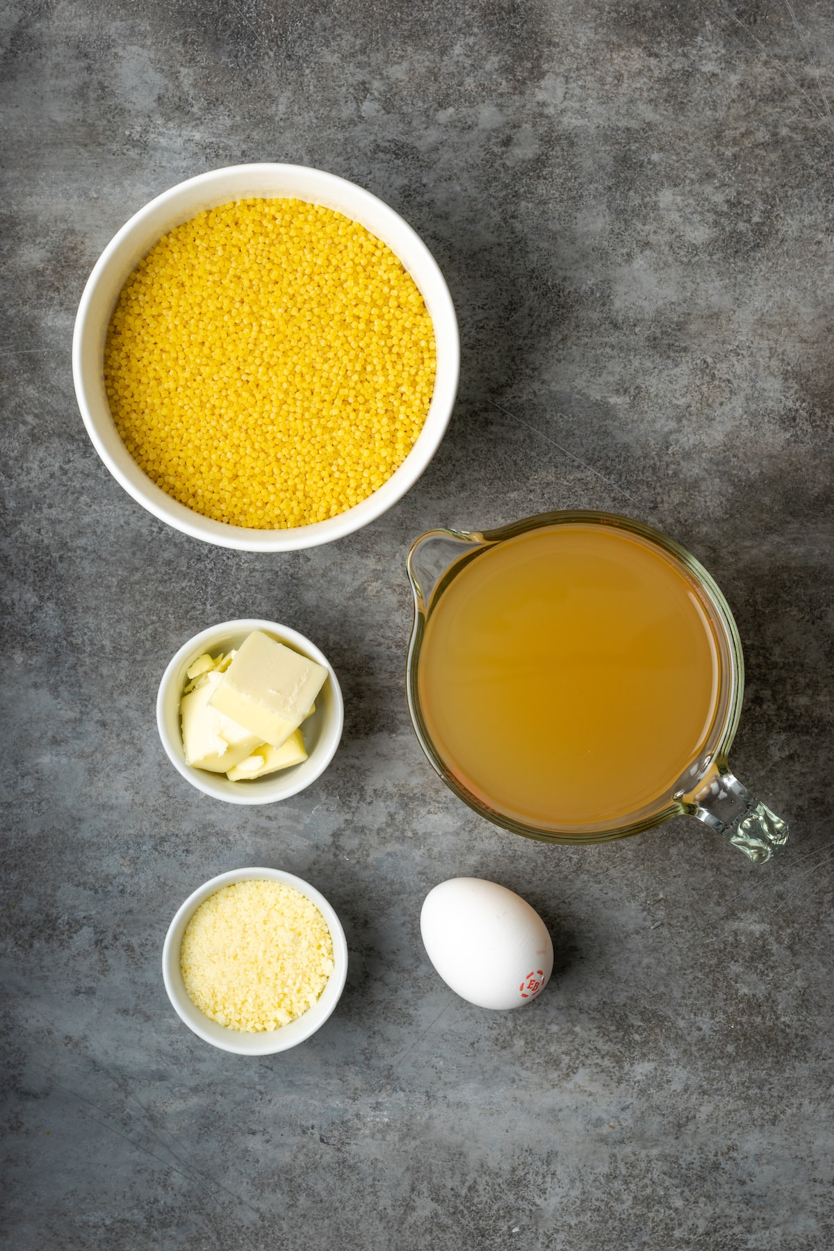 Los ingredientes para la pastina italiana casera.