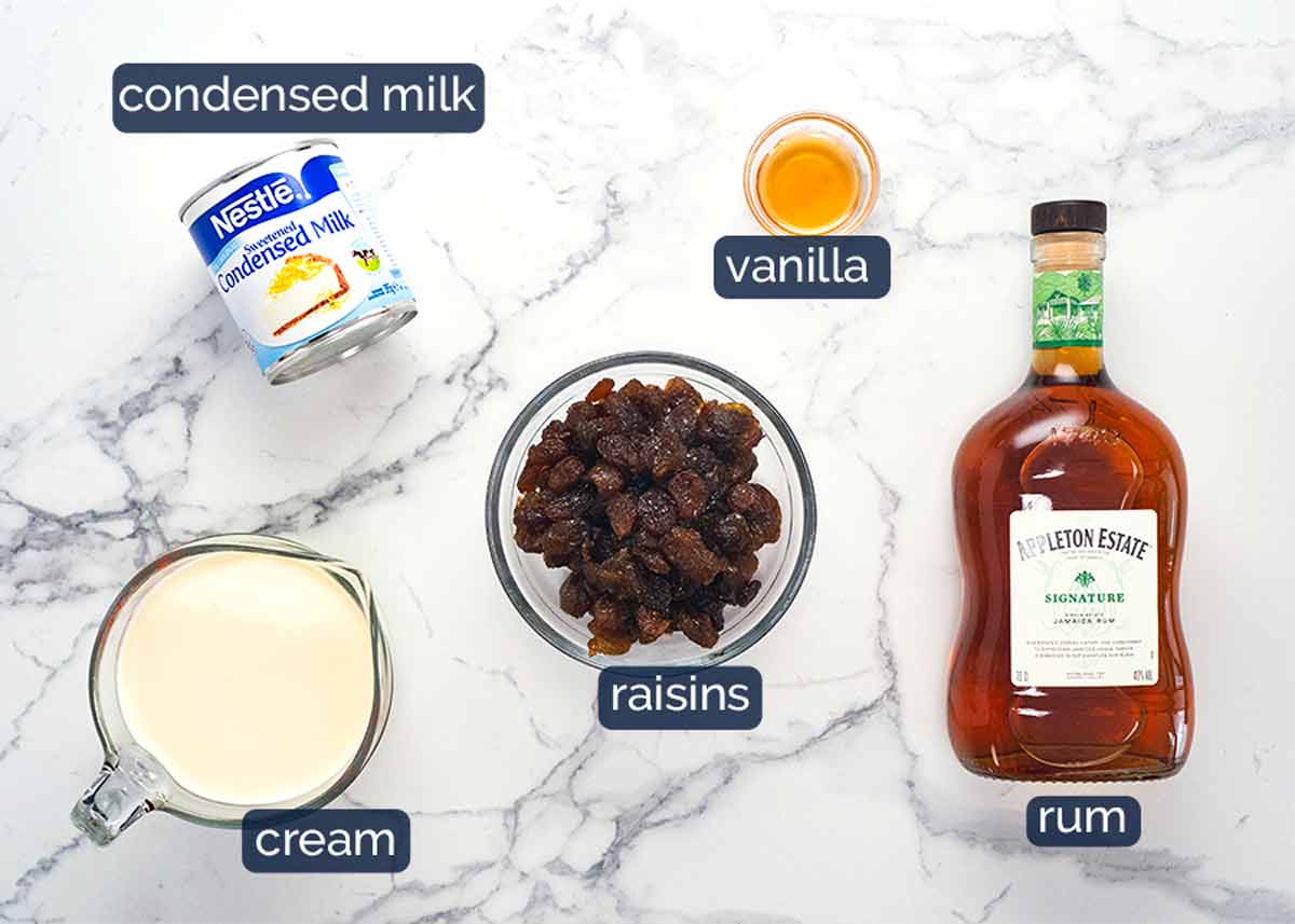 Ingredientes del helado de ron con pasas