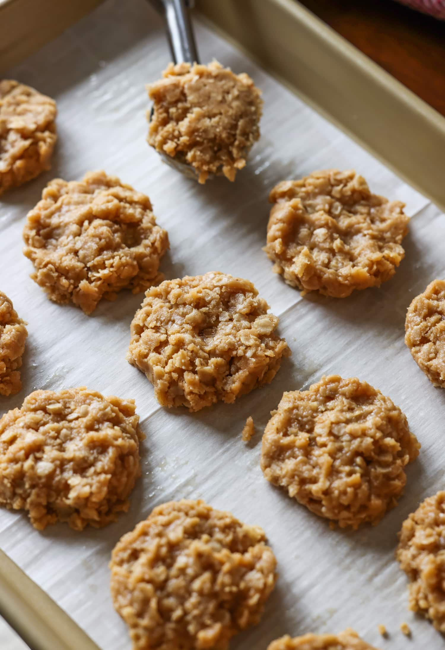 galletas de mantequilla de maní y avena sin hornear