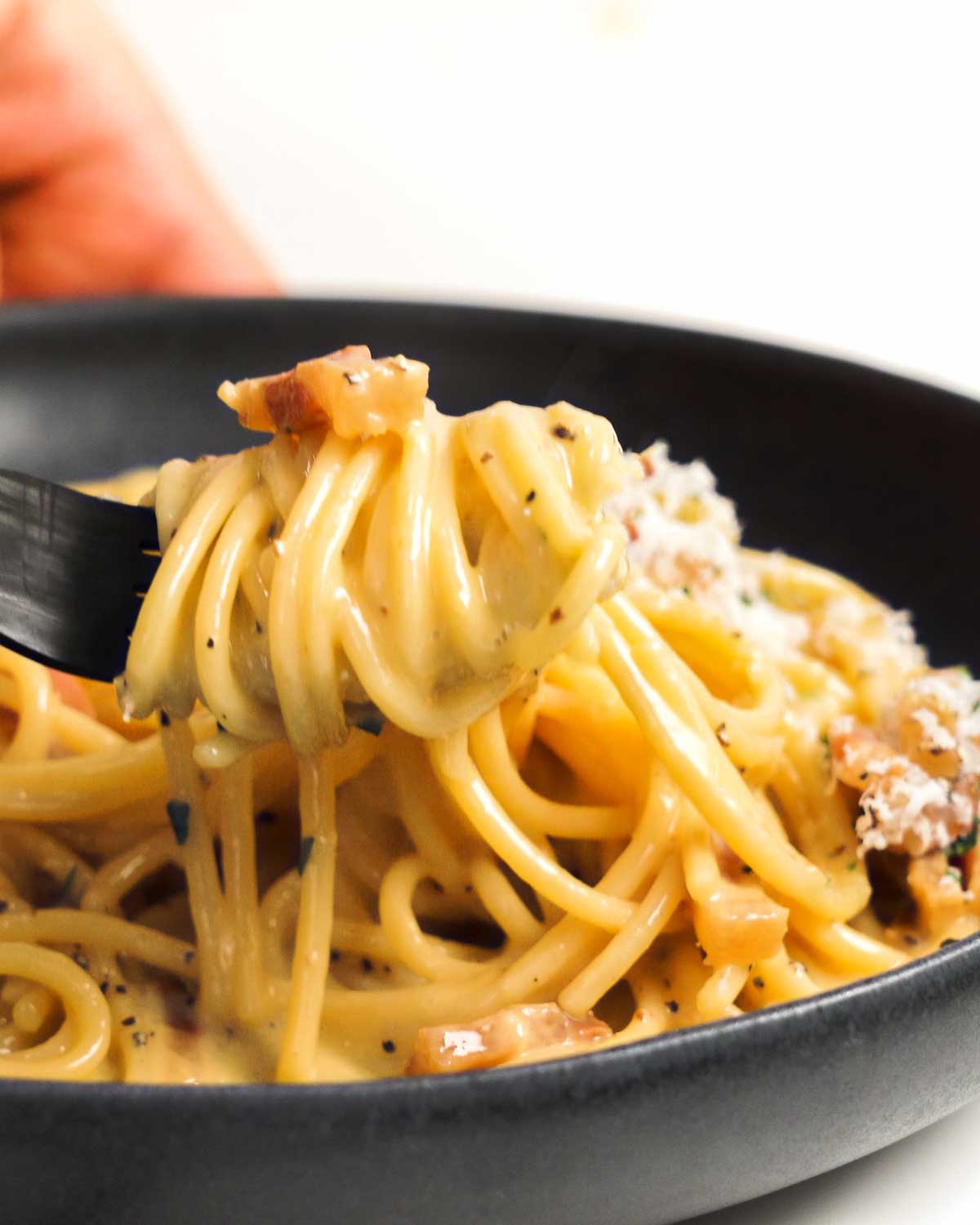 Carbonara en un tenedor