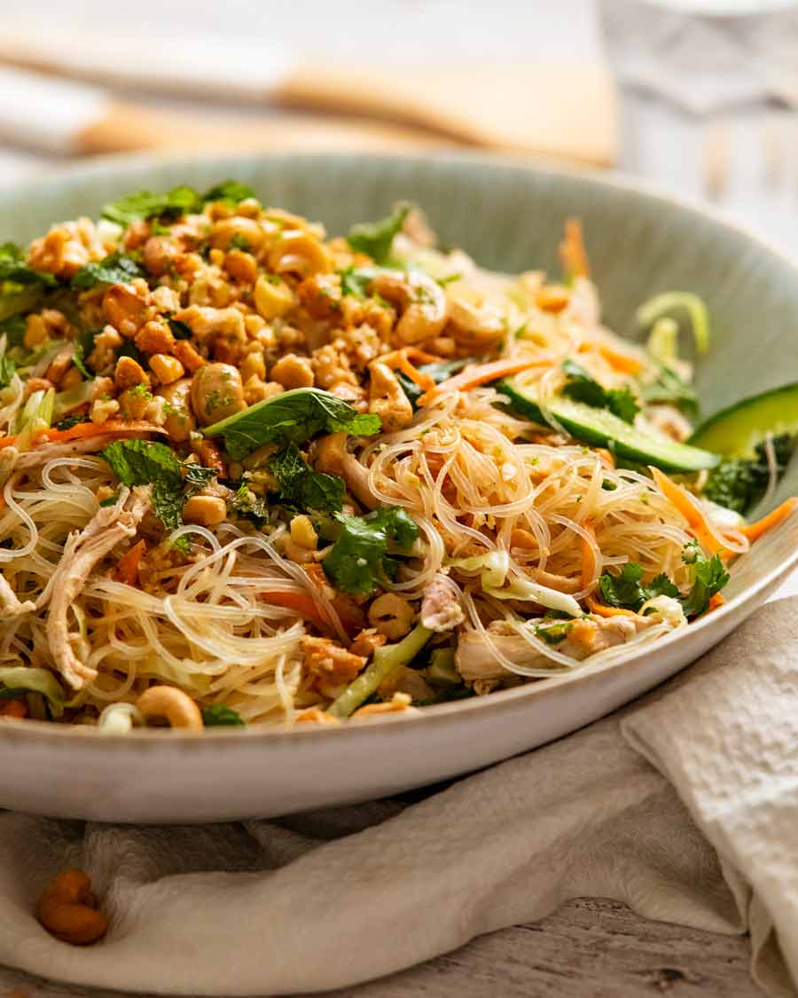 Cerrar foto de ensalada de fideos de vidrio