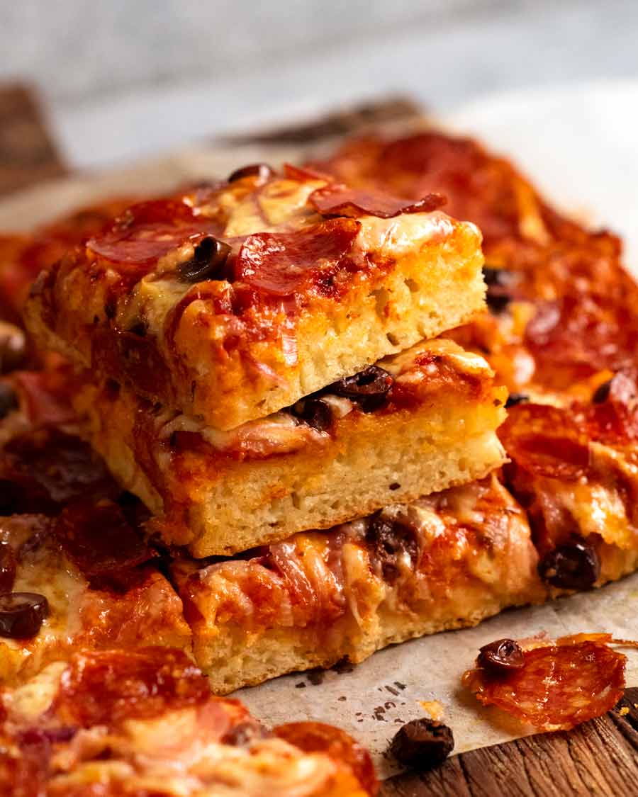 Pila de rebanadas de pan de pizza fácil