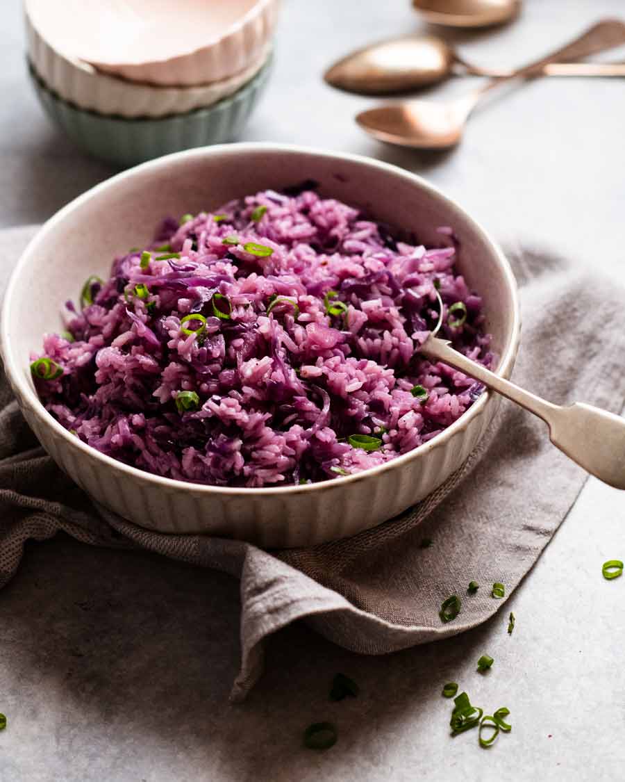 Arroz morado en un bol
