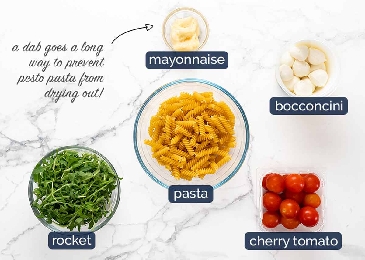 Lo que va en la ensalada de pasta al pesto