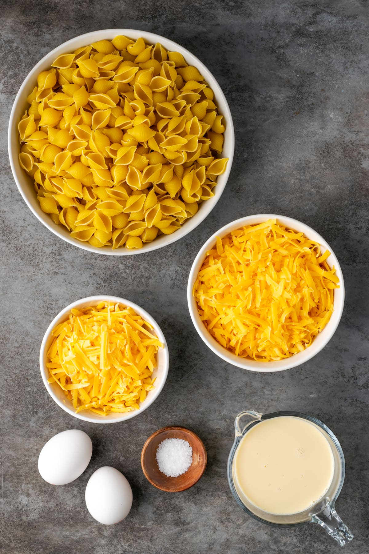 ¡Este Stovetop Mac and Cheese es un alimento reconfortante clásico, hecho en una olla con solo 5 ingredientes! Los macarrones con queso caseros nunca han sido tan fáciles. Los ingredientes para macarrones con queso fáciles de cocinar.