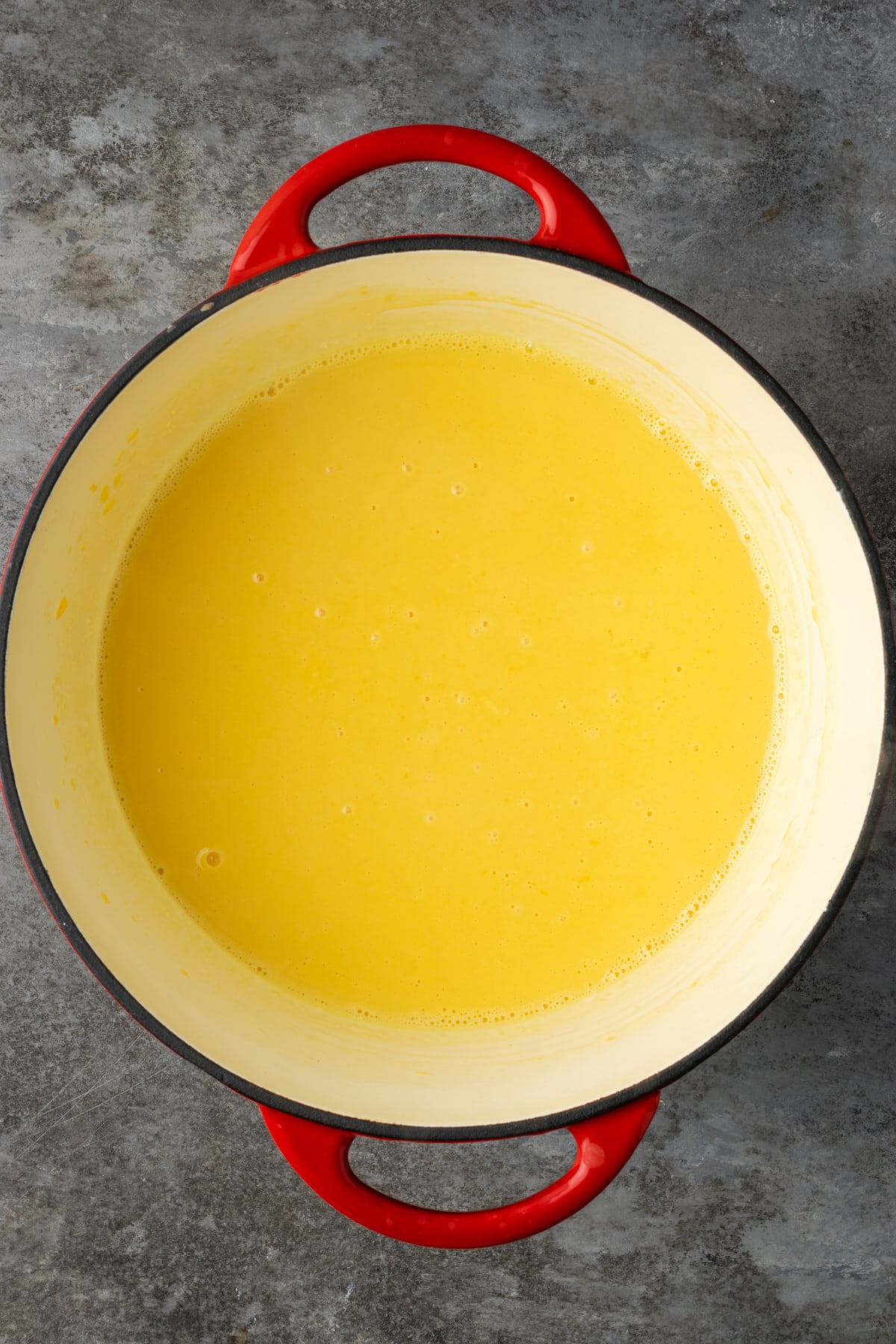 ¡Este Stovetop Mac and Cheese es un alimento reconfortante clásico, hecho en una olla con solo 5 ingredientes! Los macarrones con queso caseros nunca han sido tan fáciles. Salsa de queso derretida para macarrones con queso en una olla grande.