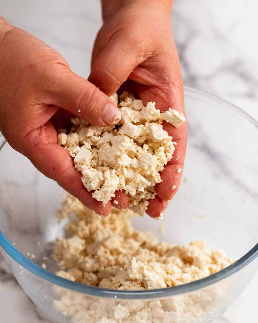 Tofu firme desmenuzable para wraps de lechuga vegetariana - san choy bow