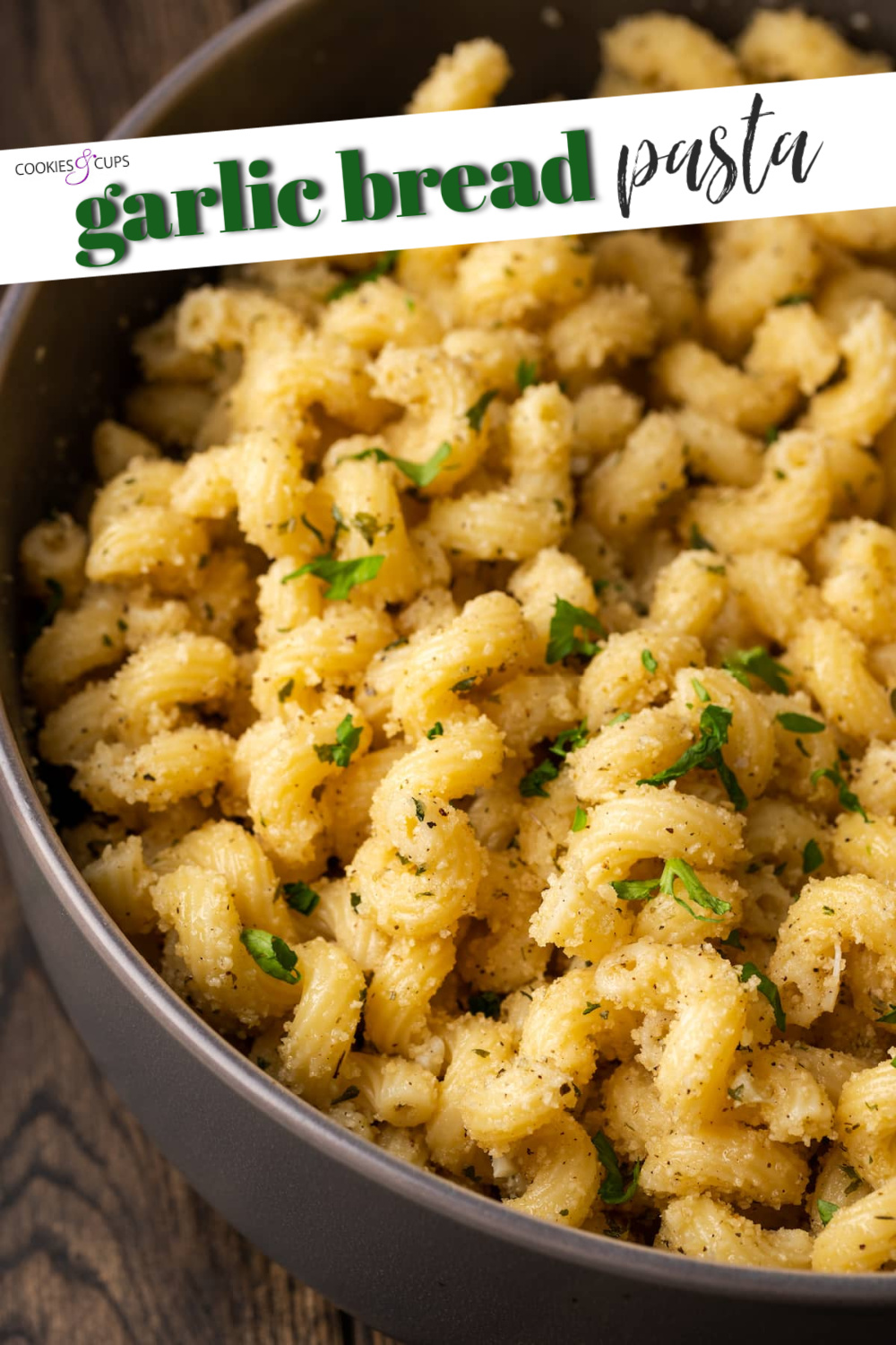 imagen de pinterest de pasta con pan de ajo