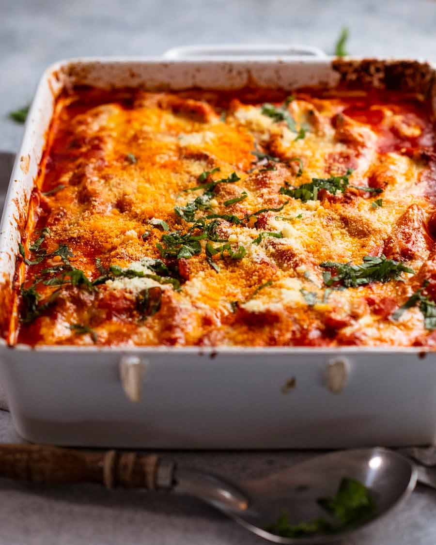 Conchas rellenas de ricotta y espinacas recién salidas del horno