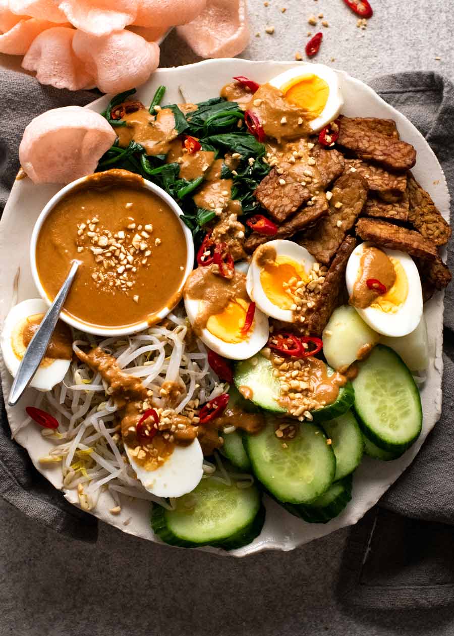 Gastos generales.  foto de Gado Gado - Ensalada Indonesia con Salsa de Maní