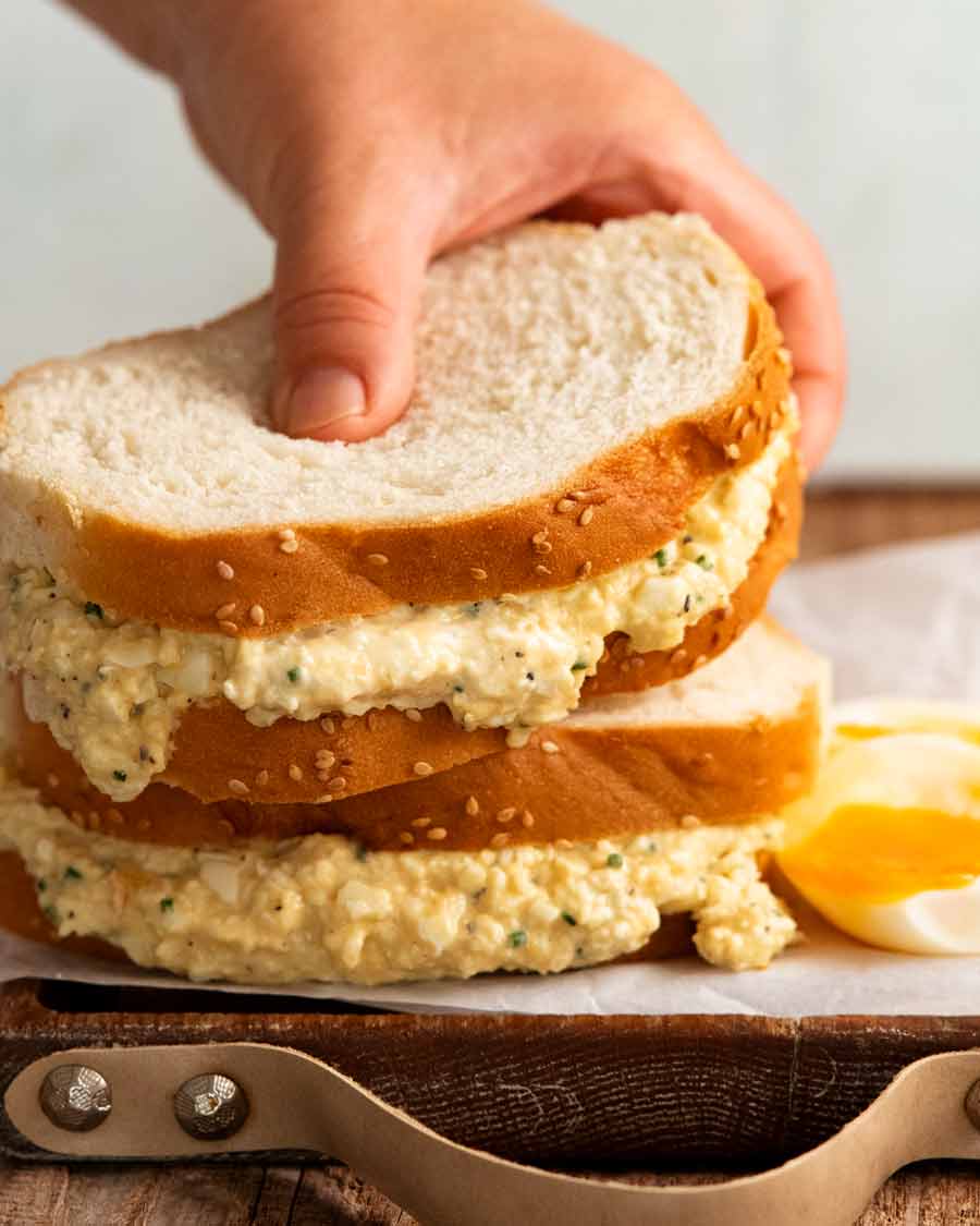 Recogiendo Sándwich de huevo