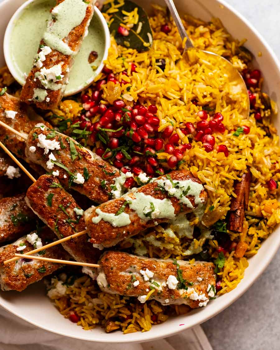Arroz enjoyado con koftas de pescado