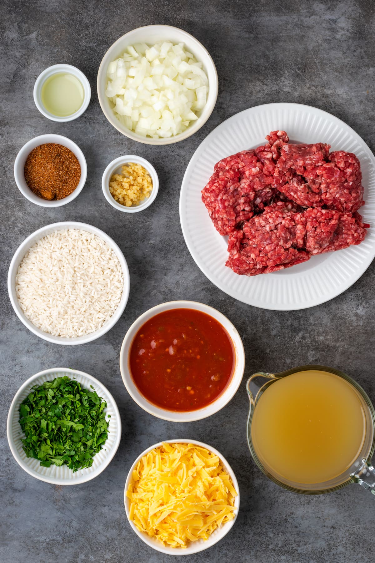 Los ingredientes para un taco de arroz.